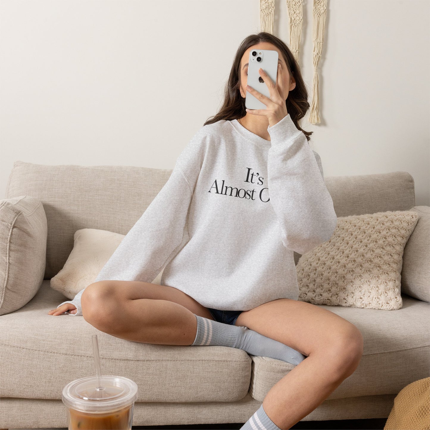 Sudadera "Ya casi termina"